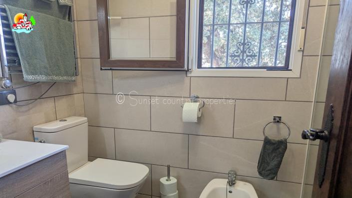 Image No.34-3 Bed Country Property for sale