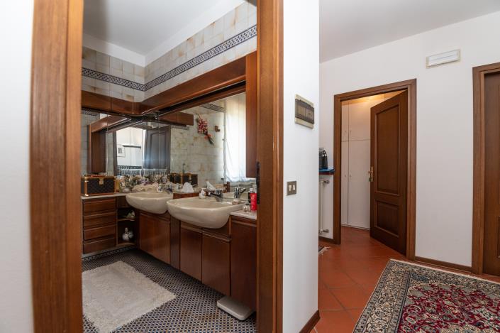 Image No.24-5 Bed Mansion for sale