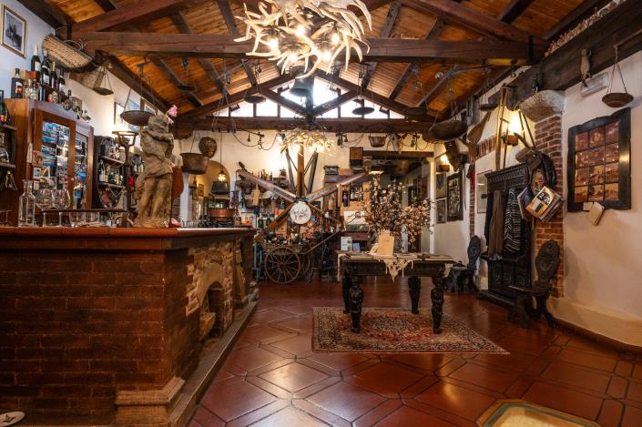 Image No.3-18 Bed Restaurant for sale