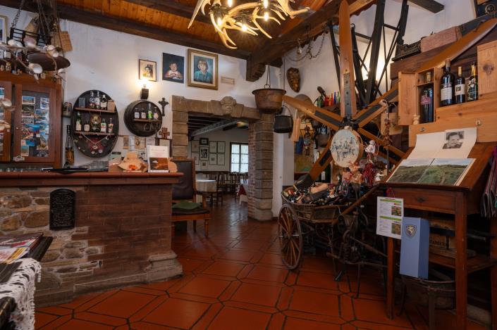 Image No.5-18 Bed Restaurant for sale