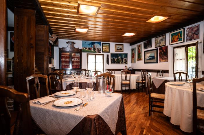 Image No.11-18 Bed Restaurant for sale