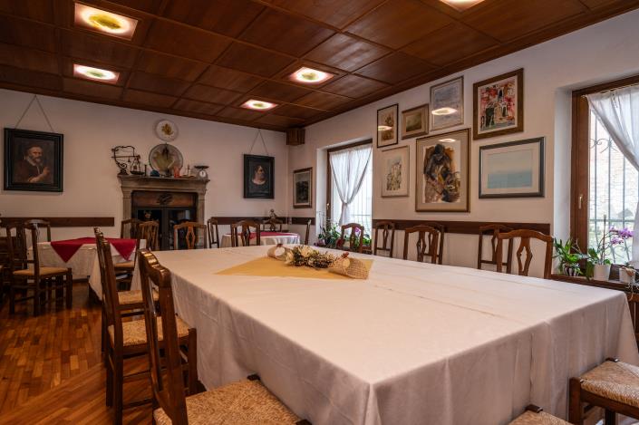 Image No.14-18 Bed Restaurant for sale