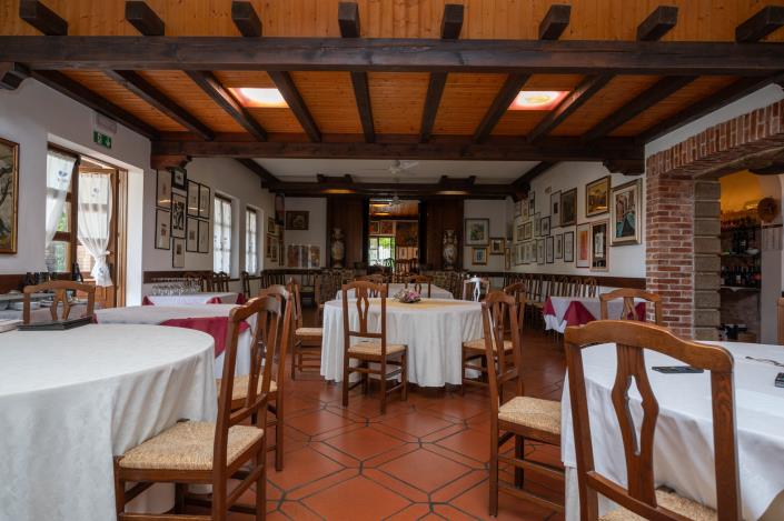 Image No.16-18 Bed Restaurant for sale