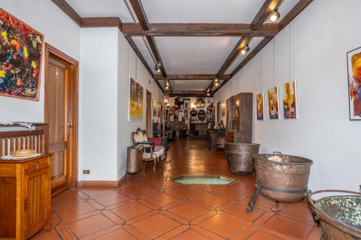 Image No.20-18 Bed Restaurant for sale