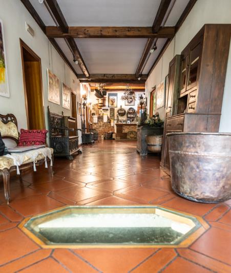 Image No.21-18 Bed Restaurant for sale