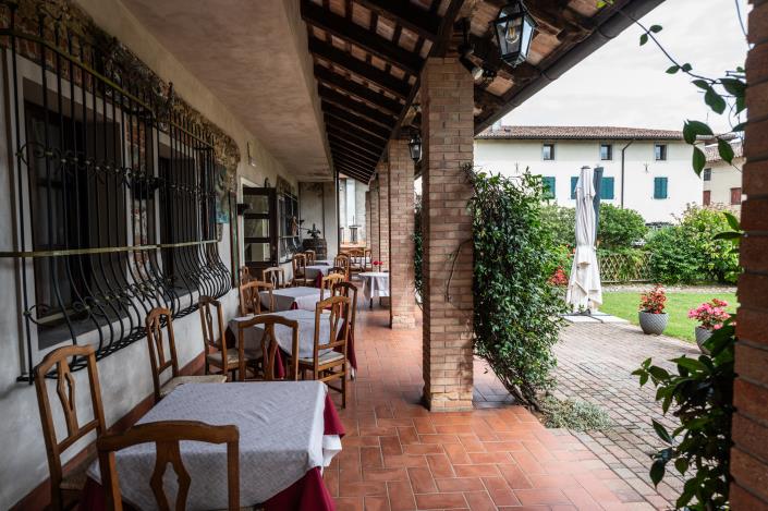 Image No.32-18 Bed Restaurant for sale