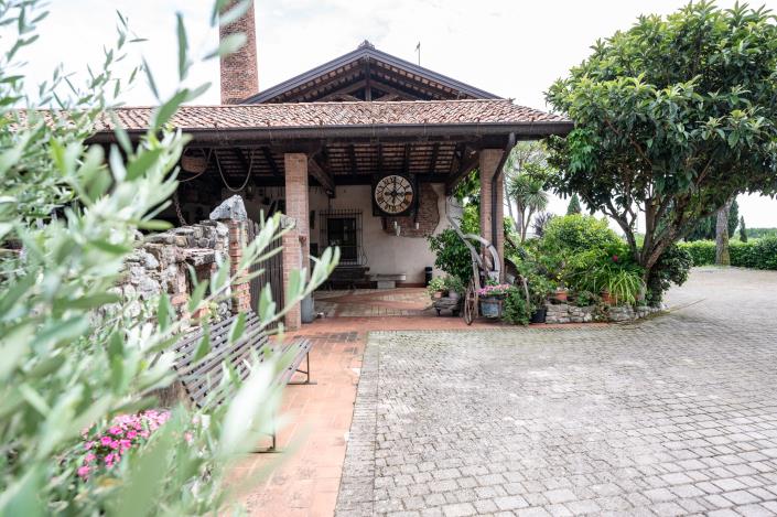 Image No.33-18 Bed Restaurant for sale