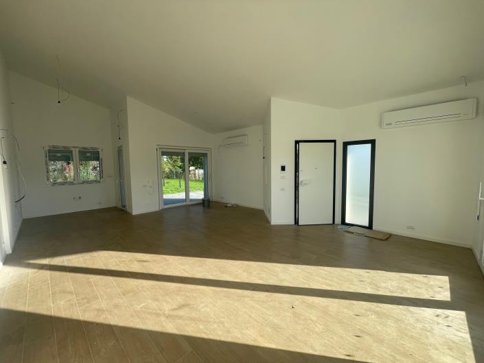 Image No.5-3 Bed Villa / Detached for sale