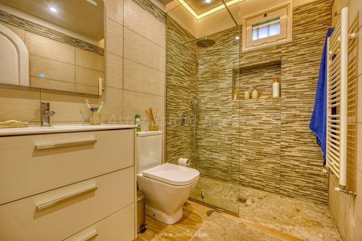 Image No.15-2 Bed Country House for sale