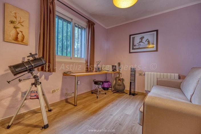 Image No.19-2 Bed Country House for sale