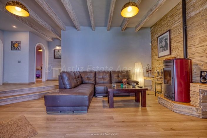 Image No.10-2 Bed Country House for sale