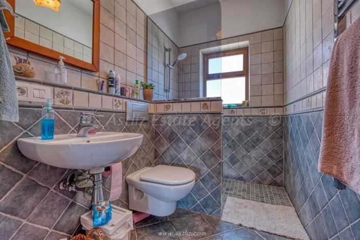 Image No.15-6 Bed Villa for sale