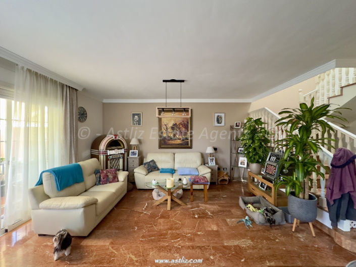 Image No.2-4 Bed Villa for sale