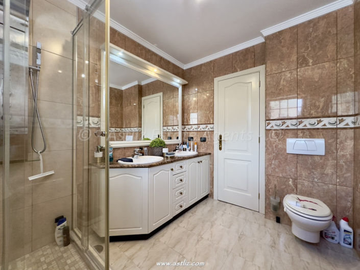 Image No.4-4 Bed Villa for sale