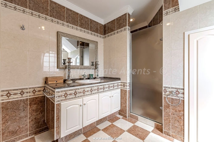 Image No.19-3 Bed Villa for sale