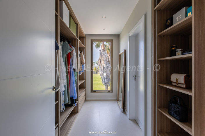 Image No.20-5 Bed Villa for sale