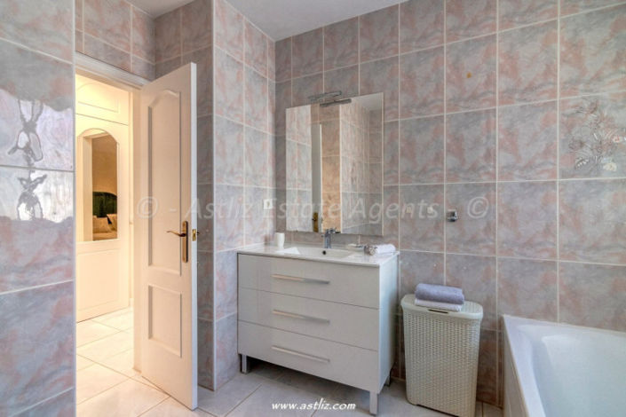 Image No.18-5 Bed Villa for sale