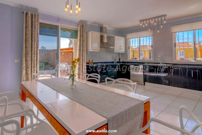 Image No.9-5 Bed Villa for sale