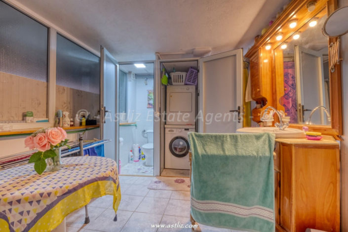 Image No.16-3 Bed Commercial for sale