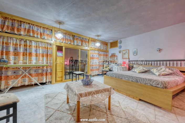 Image No.21-3 Bed Commercial for sale