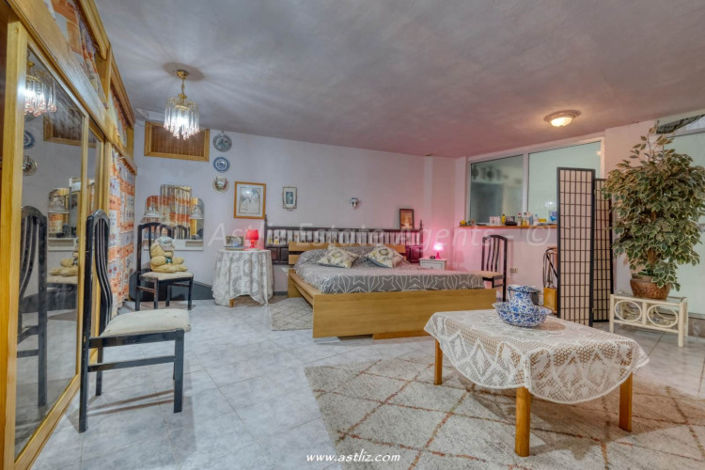 Image No.23-3 Bed Commercial for sale