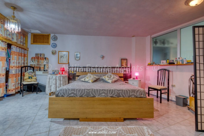 Image No.25-3 Bed Commercial for sale