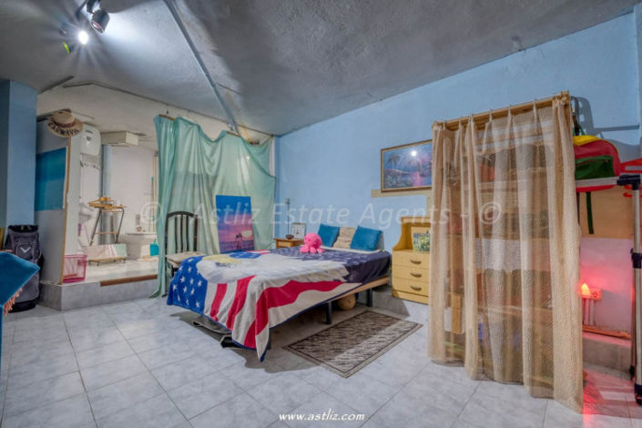 Image No.28-3 Bed Commercial for sale