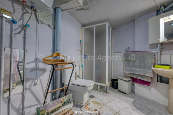 Image No.31-3 Bed Commercial for sale