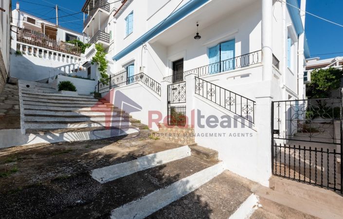 Image No.3-3 Bed Property for sale