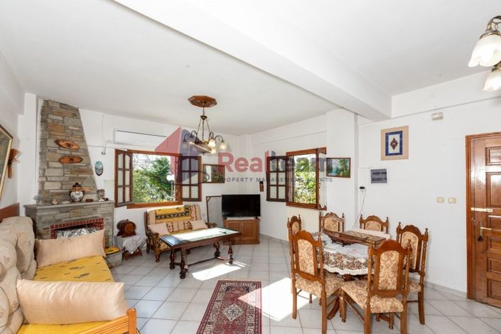 Image No.10-2 Bed Property for sale