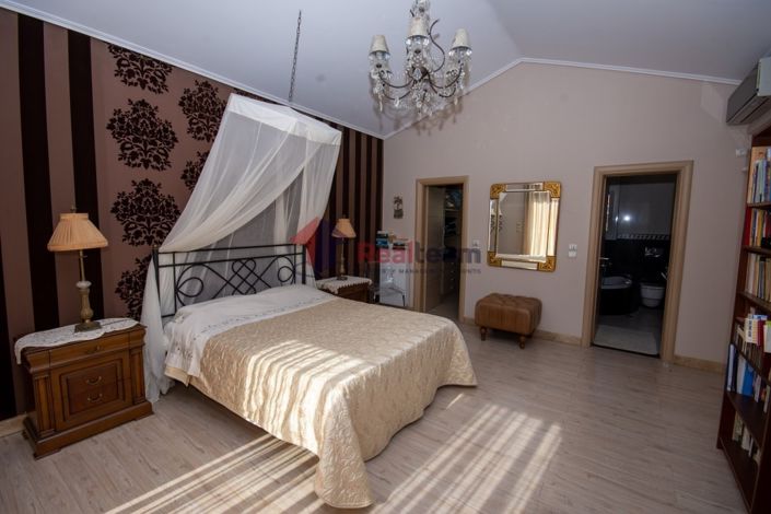 Image No.9-3 Bed Maisonette for sale