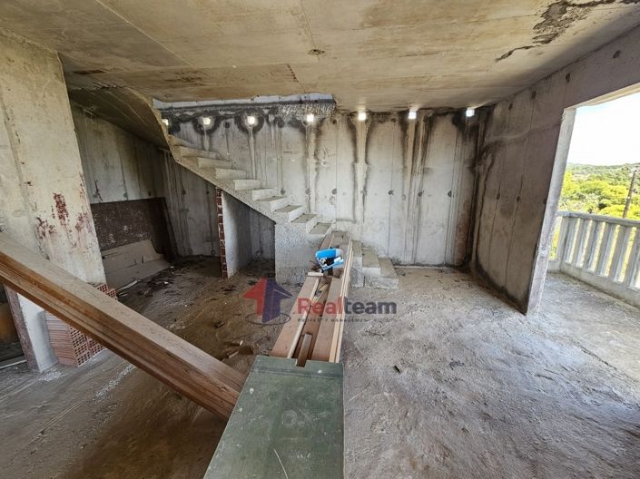 Image No.14-24 Bed Property for sale