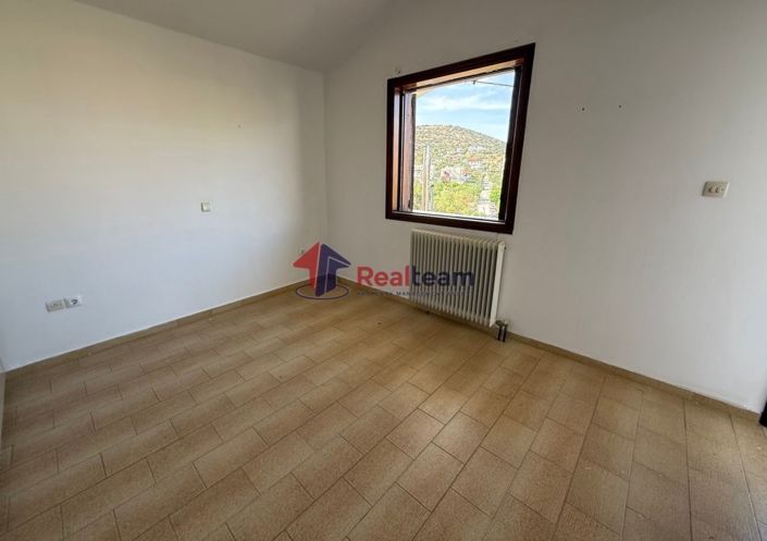 Image No.18-3 Bed Property for sale