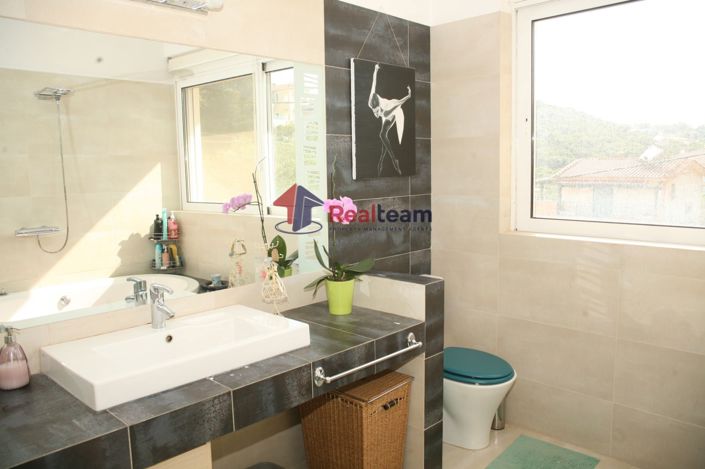 Image No.16-3 Bed Maisonette for sale