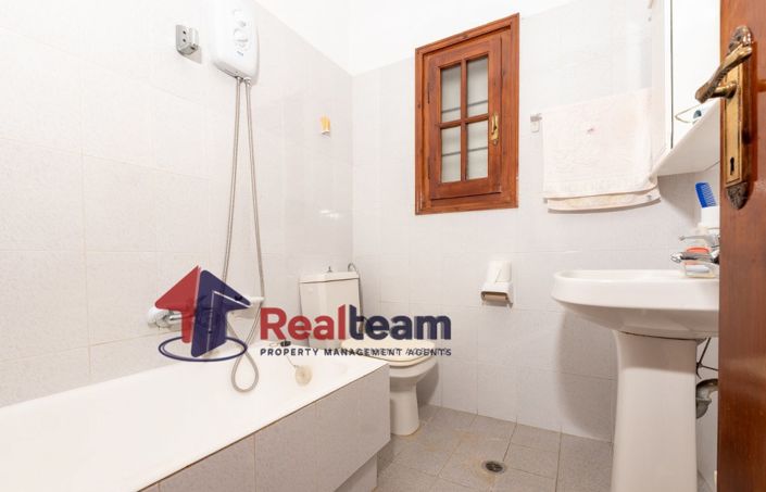 Image No.17-3 Bed Property for sale