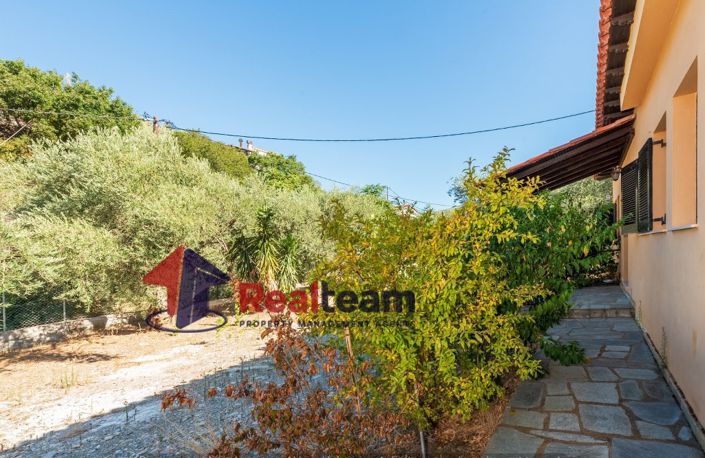 Image No.28-3 Bed Property for sale