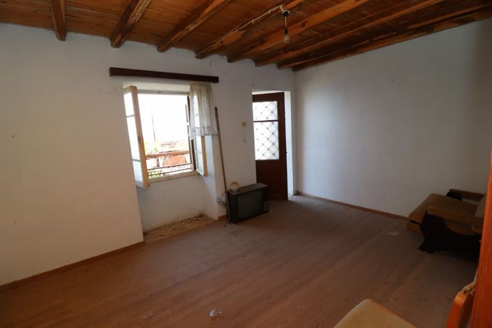 Image No.7-2 Bed Property for sale