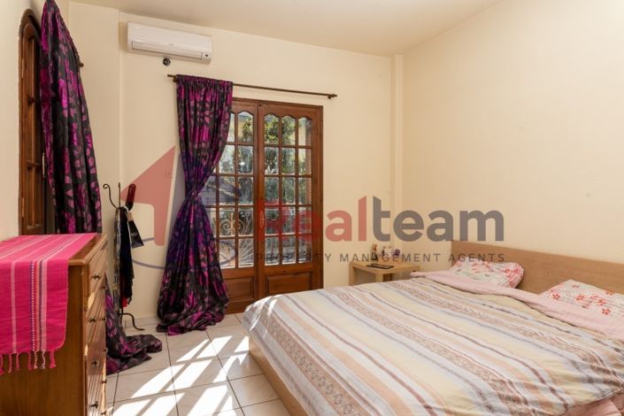 Image No.10-7 Bed Property for sale