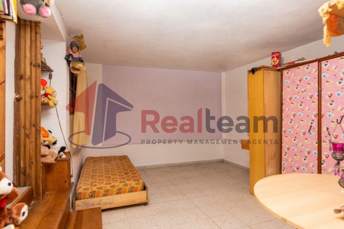 Image No.11-7 Bed Property for sale