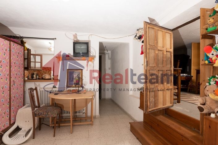 Image No.12-7 Bed Property for sale