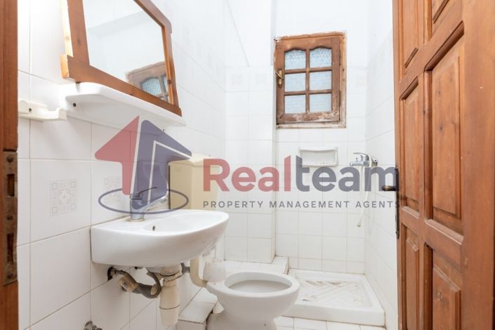 Image No.16-7 Bed Property for sale