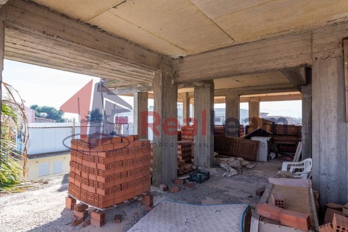 Image No.2-7 Bed Property for sale