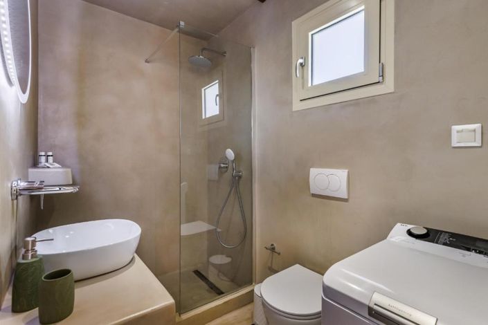 Image No.20-4 Bed Property for sale