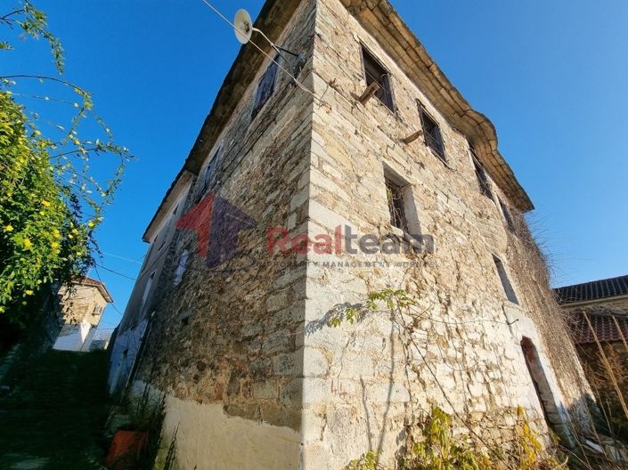 Image No.12-3 Bed Property for sale