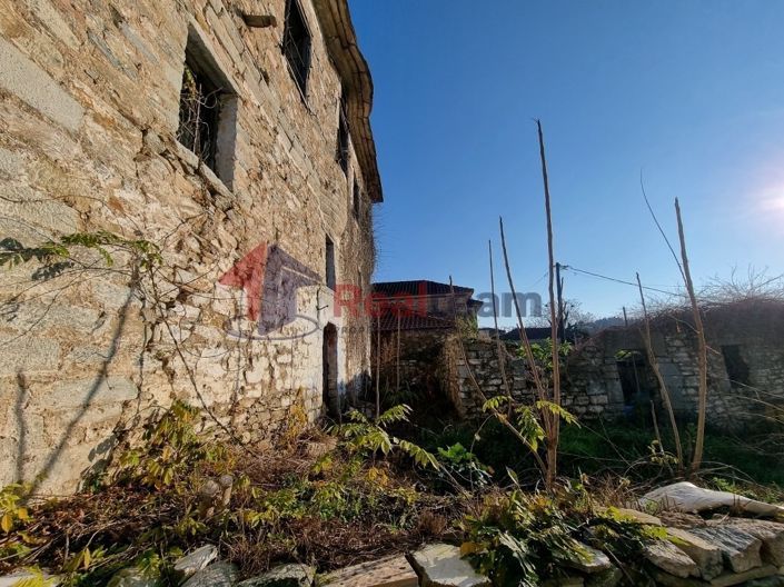 Image No.13-3 Bed Property for sale