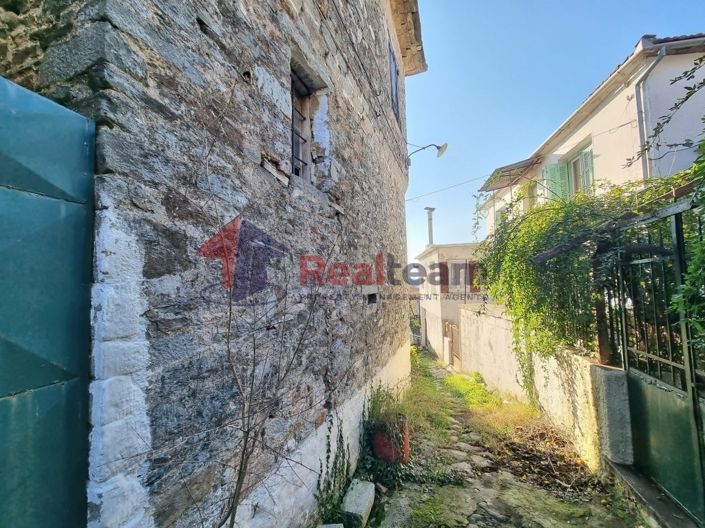 Image No.15-3 Bed Property for sale