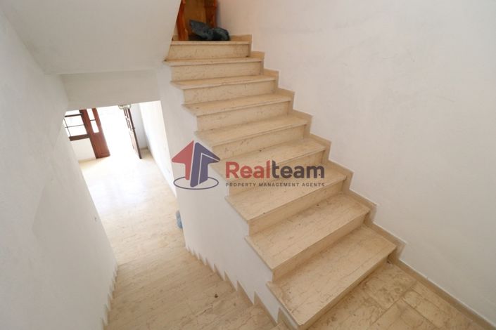 Image No.13-12 Bed Property for sale