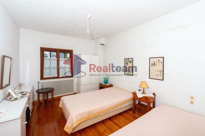 Image No.19-5 Bed Property for sale