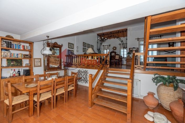 Image No.8-5 Bed Property for sale