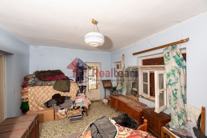 Image No.10-2 Bed Property for sale